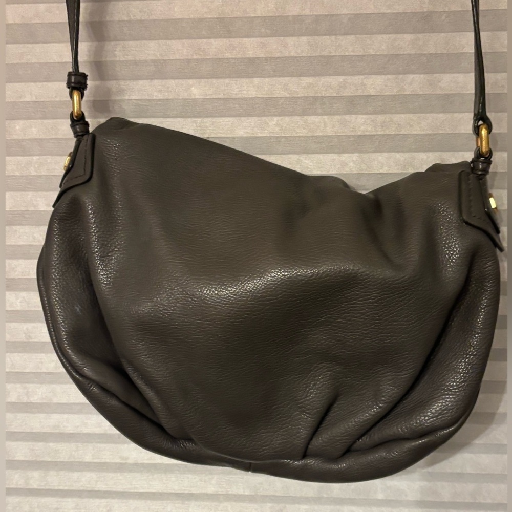 Marc by Marc Jacobs Pebbled Leather Crossbody- Taupe Grey
MSRP $350 EUC - Picture 5 of 8